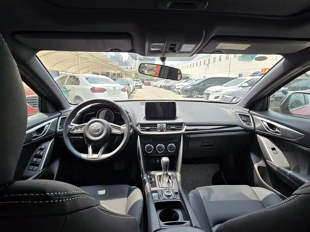 Mazda CX-4 2018 — фото 15