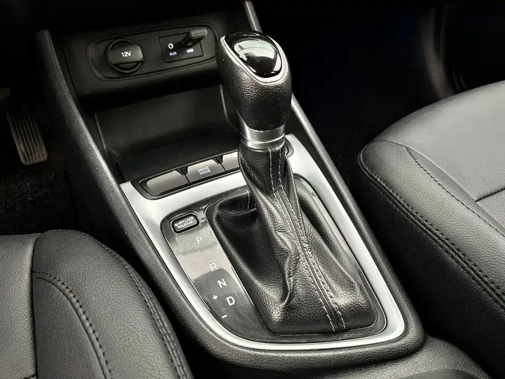 Hyundai Elantra 2017 — фото 16