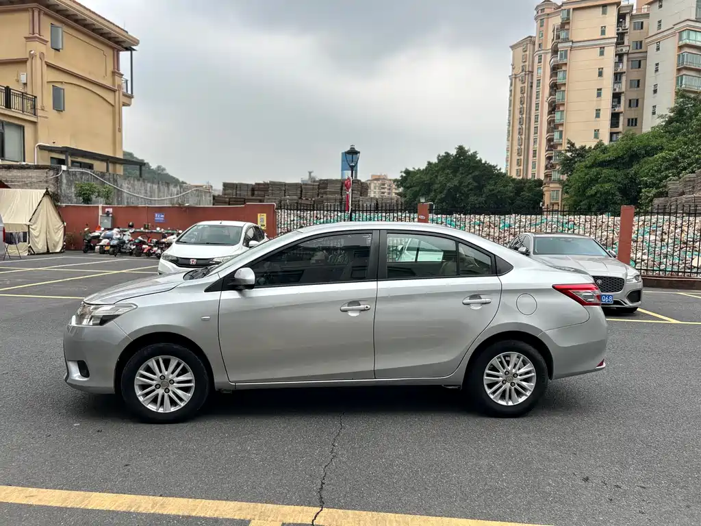 Toyota Vios 2015 — фото 4