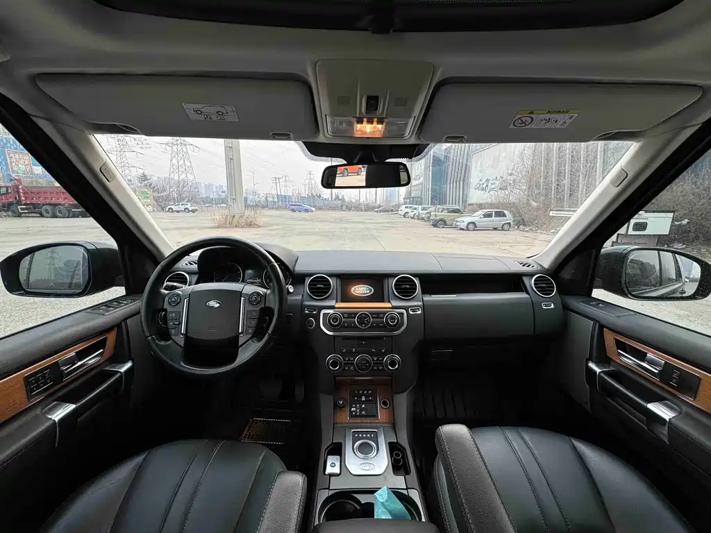 Land Rover Discovery 2015 — фото 7