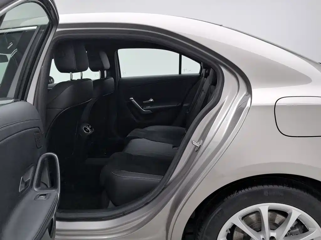 Mercedes-Benz A-Class 2020 — фото 15