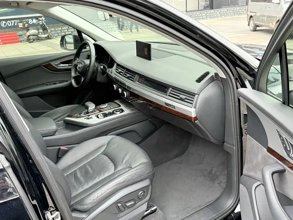 Audi Q7 2016 — фото 10