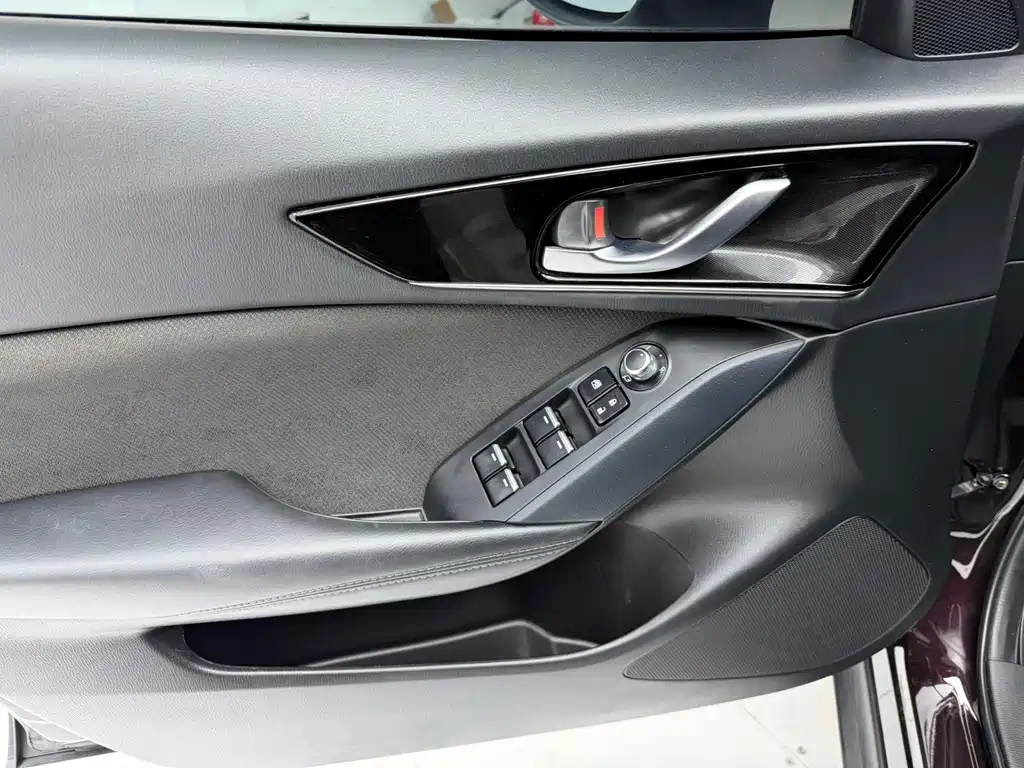 Mazda CX-4 2023 — фото 11