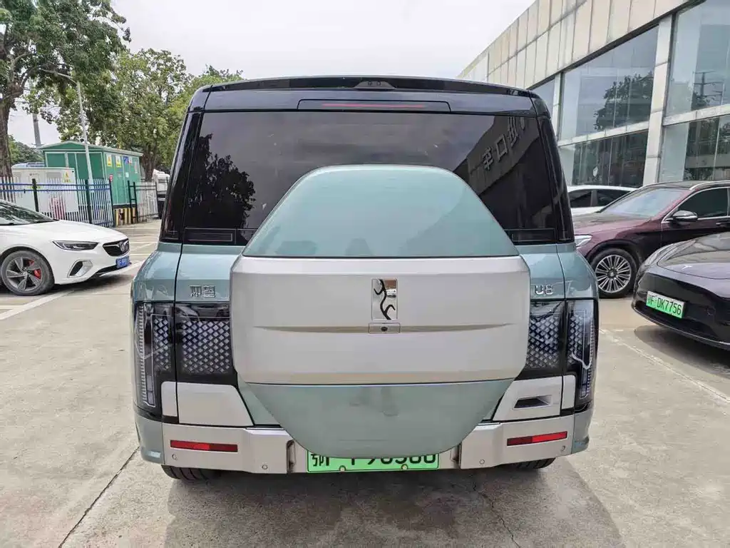 Yangwang U8 2024