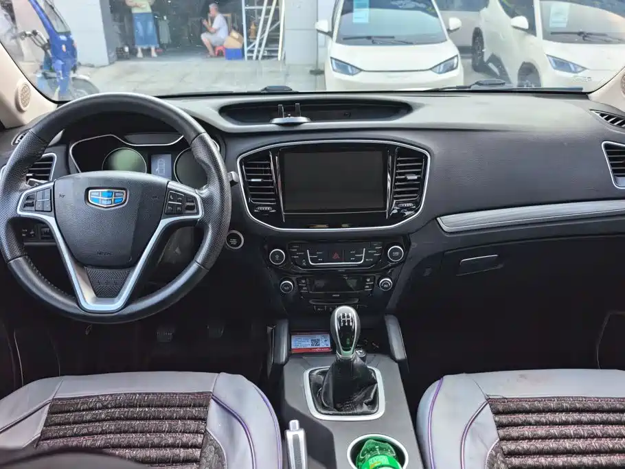 Geely Vision X6 2017 — фото 12