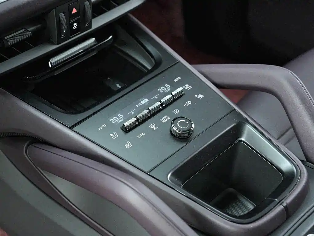 Porsche Cayenne 2024 — фото 11