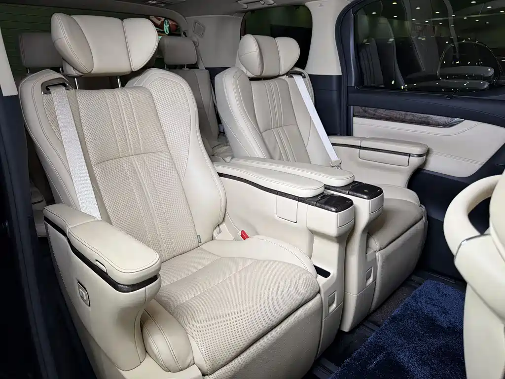 Toyota Vellfire 2022 — фото 8