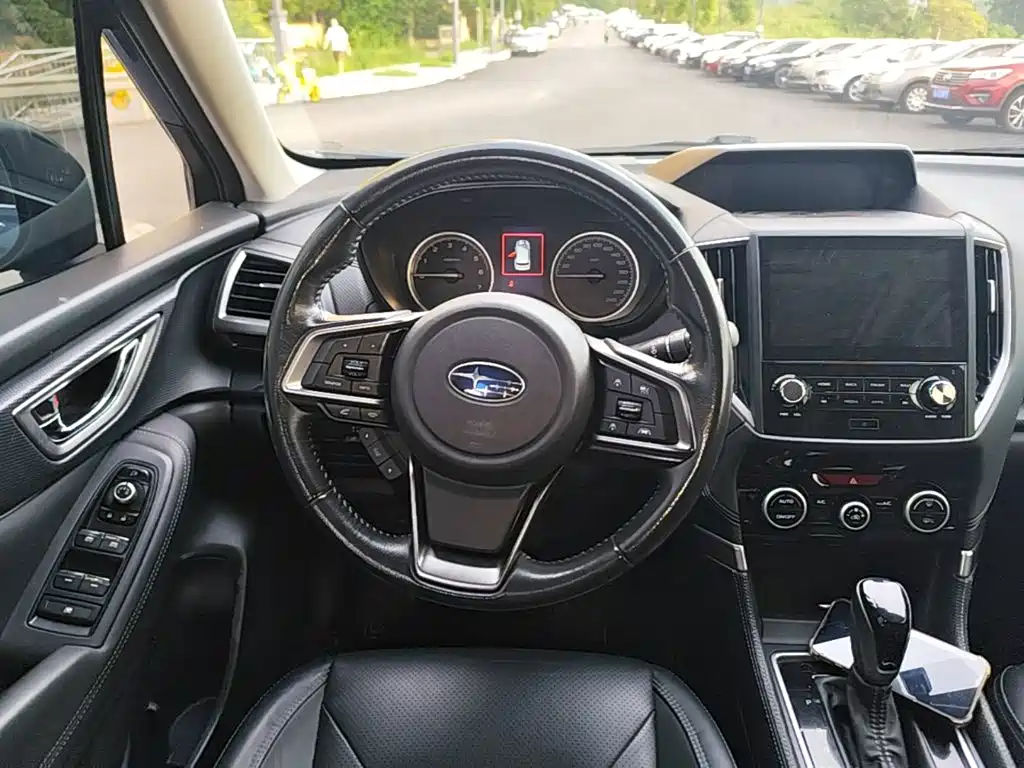 Subaru Forester 2018 — фото 11
