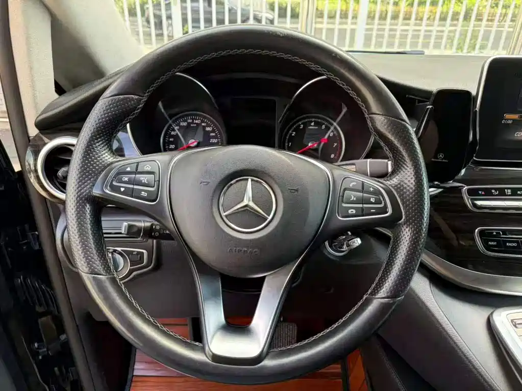 Mercedes-Benz V-Class 2019 — фото 9