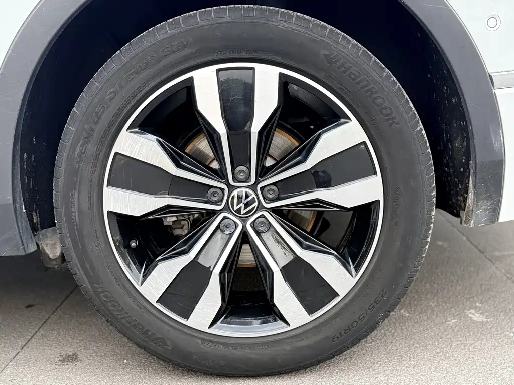 Volkswagen Tiguan L 2023 — фото 10
