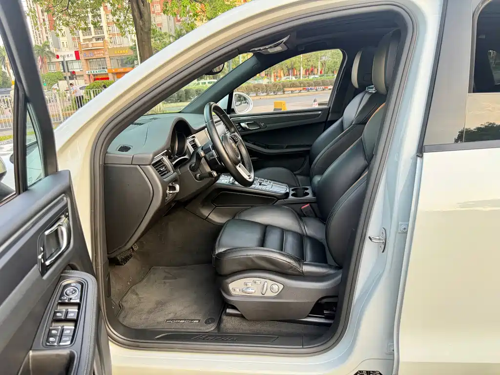Porsche Macan 2016 — фото 14