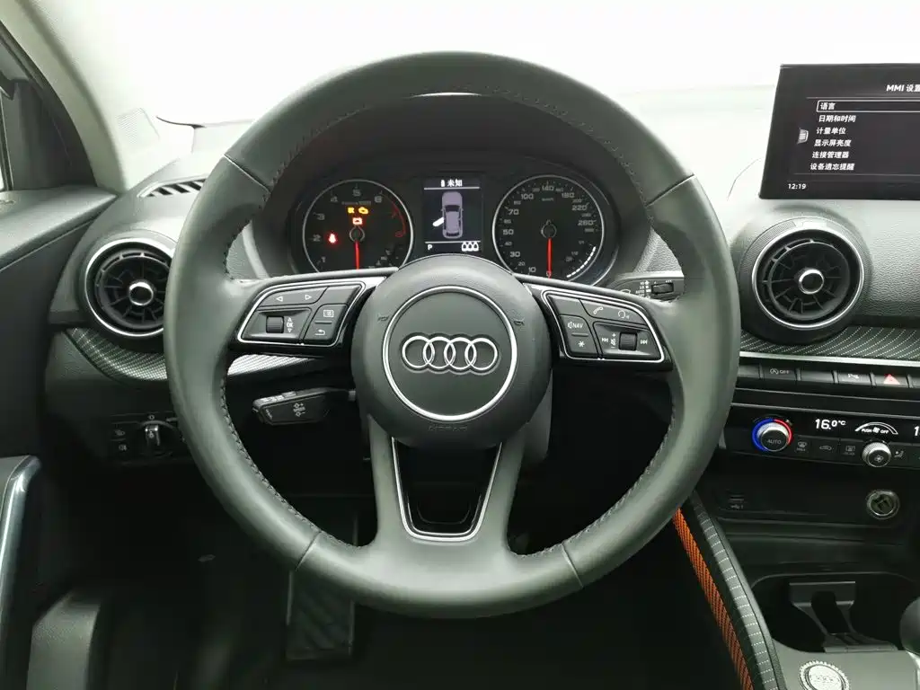 Audi Q2L 2020 — фото 11