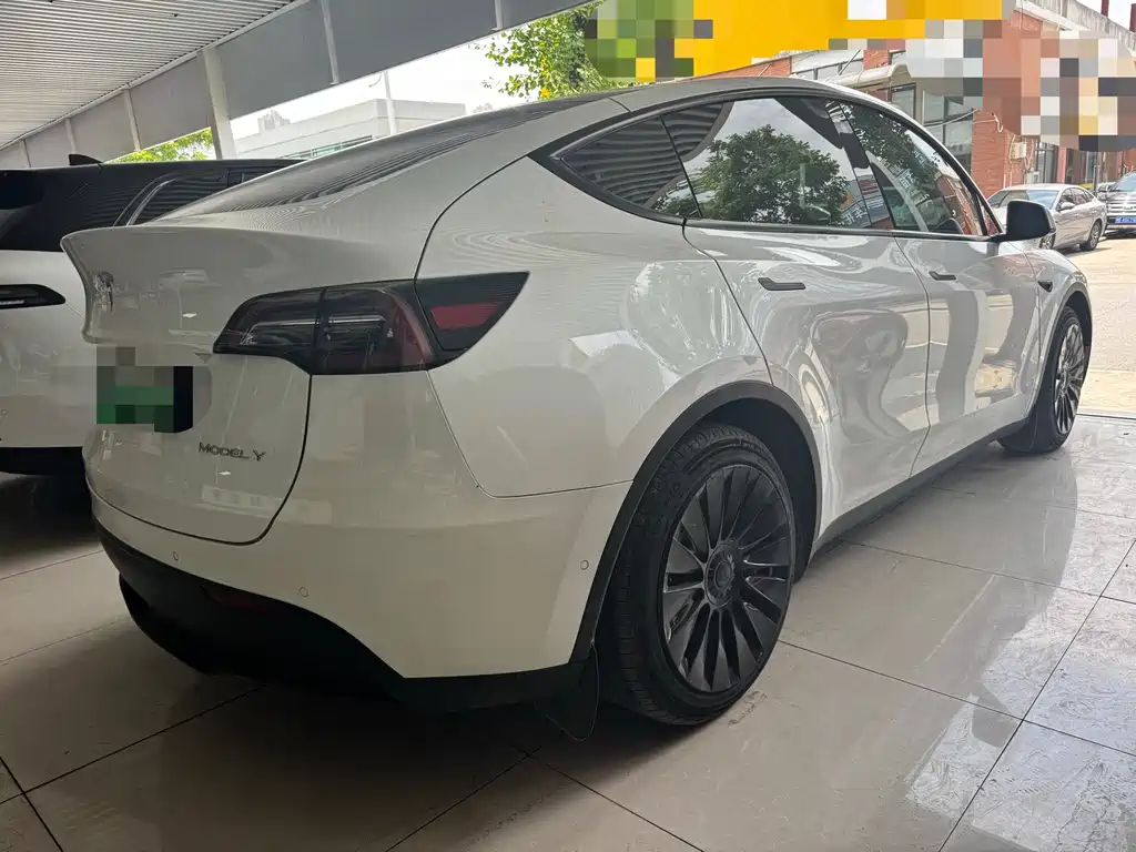 Tesla Model Y 2023 — фото 10