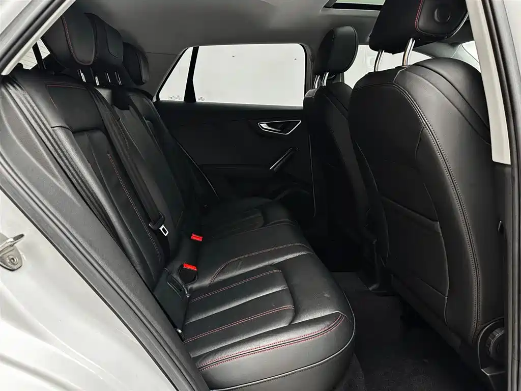Audi Q2L 2022 — фото 23