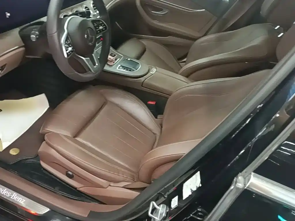 Mercedes-Benz E-Class 2020 — фото 15