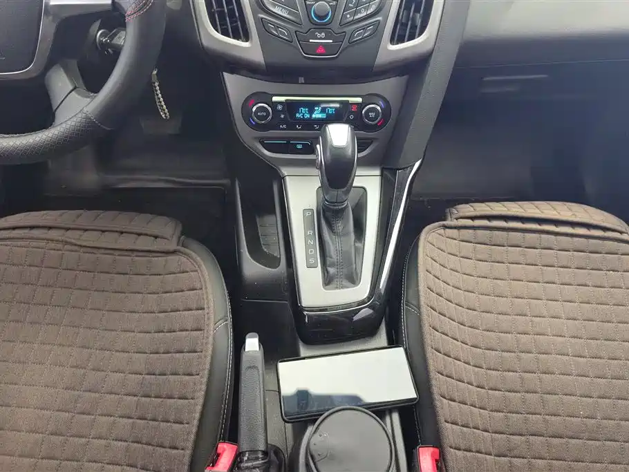 Ford Focus 2015 — фото 16