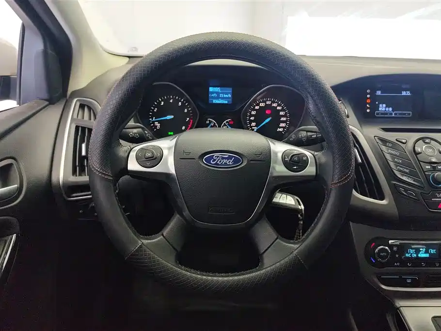 Ford Focus 2015 — фото 15