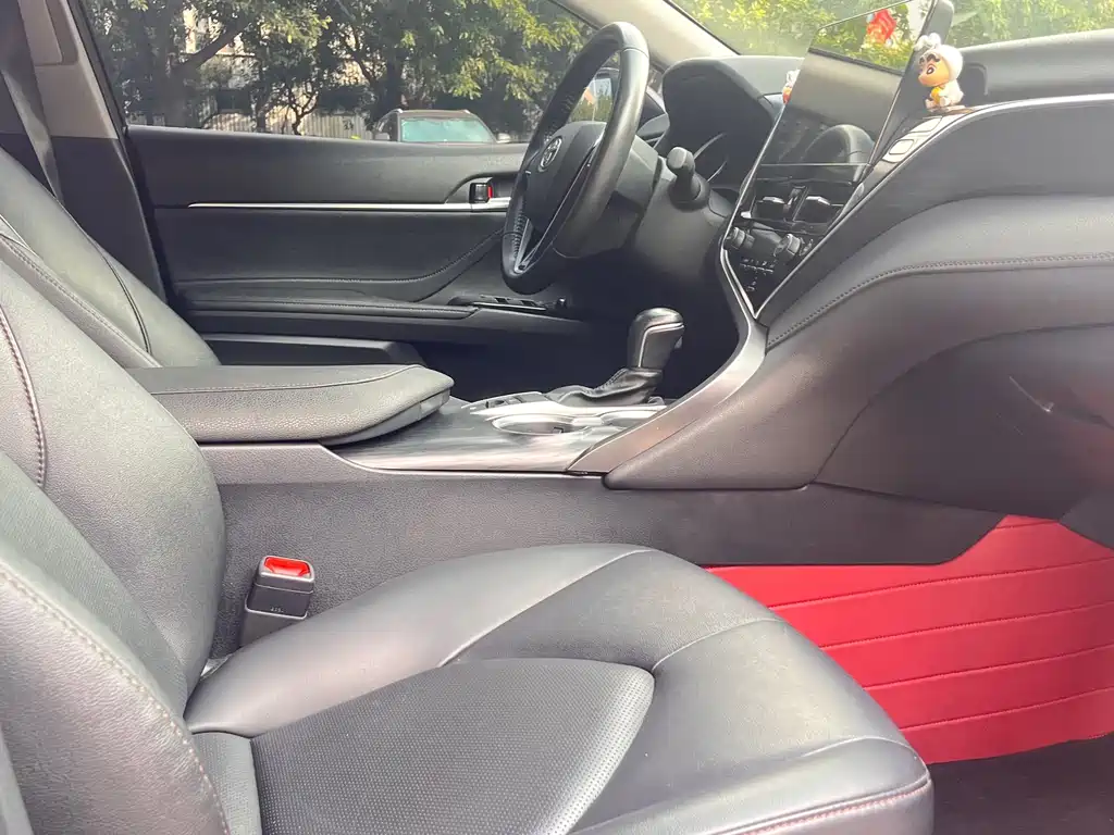 Toyota Camry 2023 — фото 12
