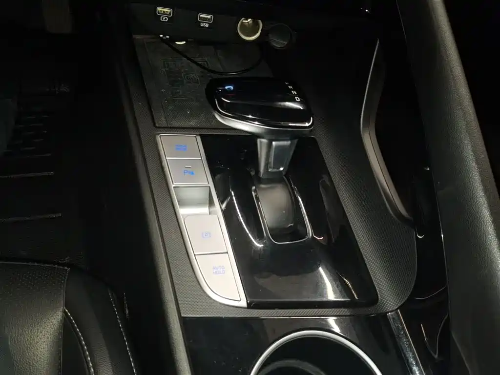 Hyundai Elantra 2021 — фото 14