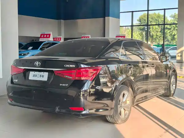 Toyota Crown 2016
