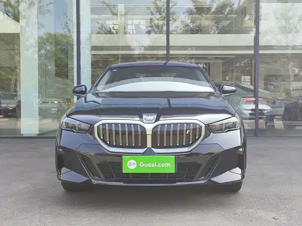 BMW i5 2025