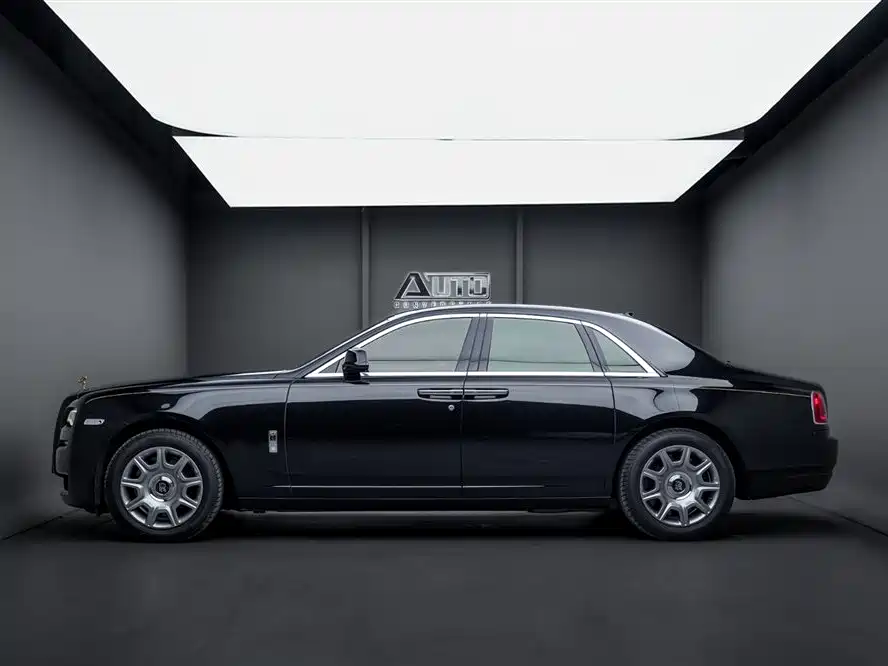 Rolls-Royce Ghost 2017 — фото 3