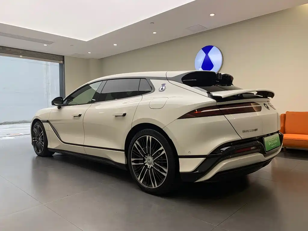 Denza Z9GT 2024