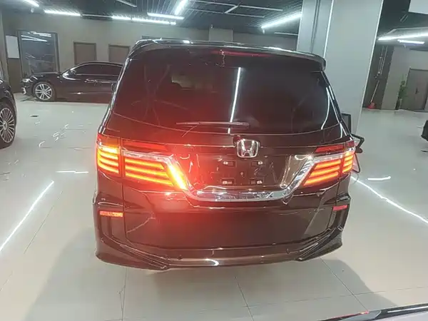Honda Elysion 2017