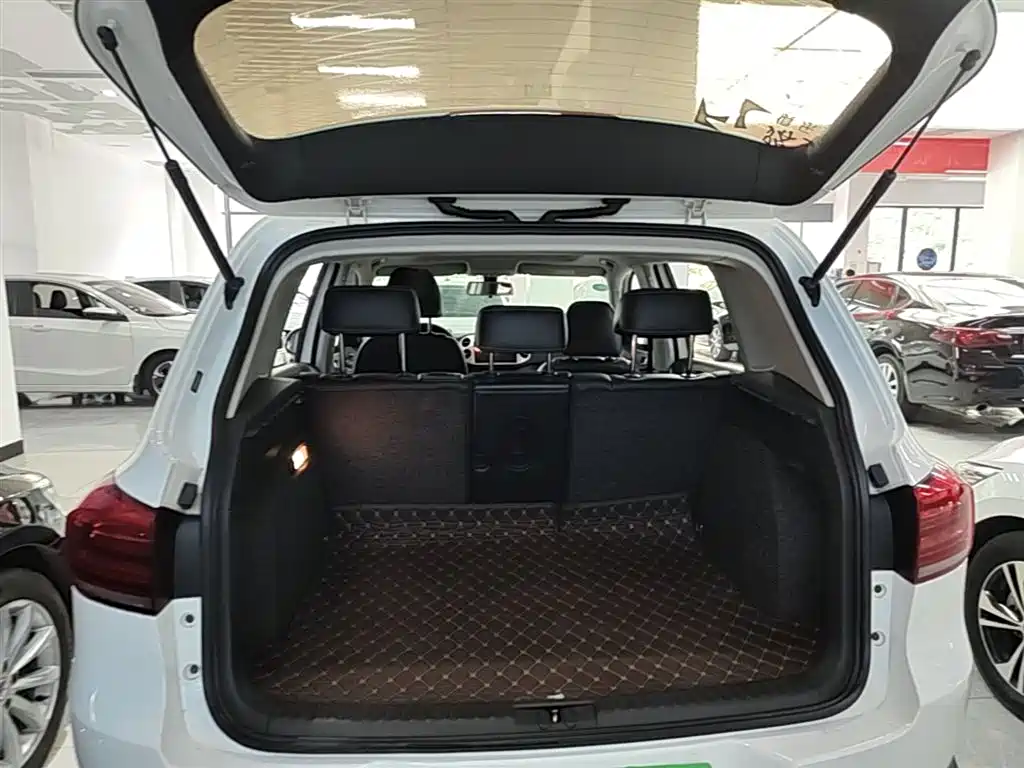Volkswagen Tiguan 2017 — фото 19