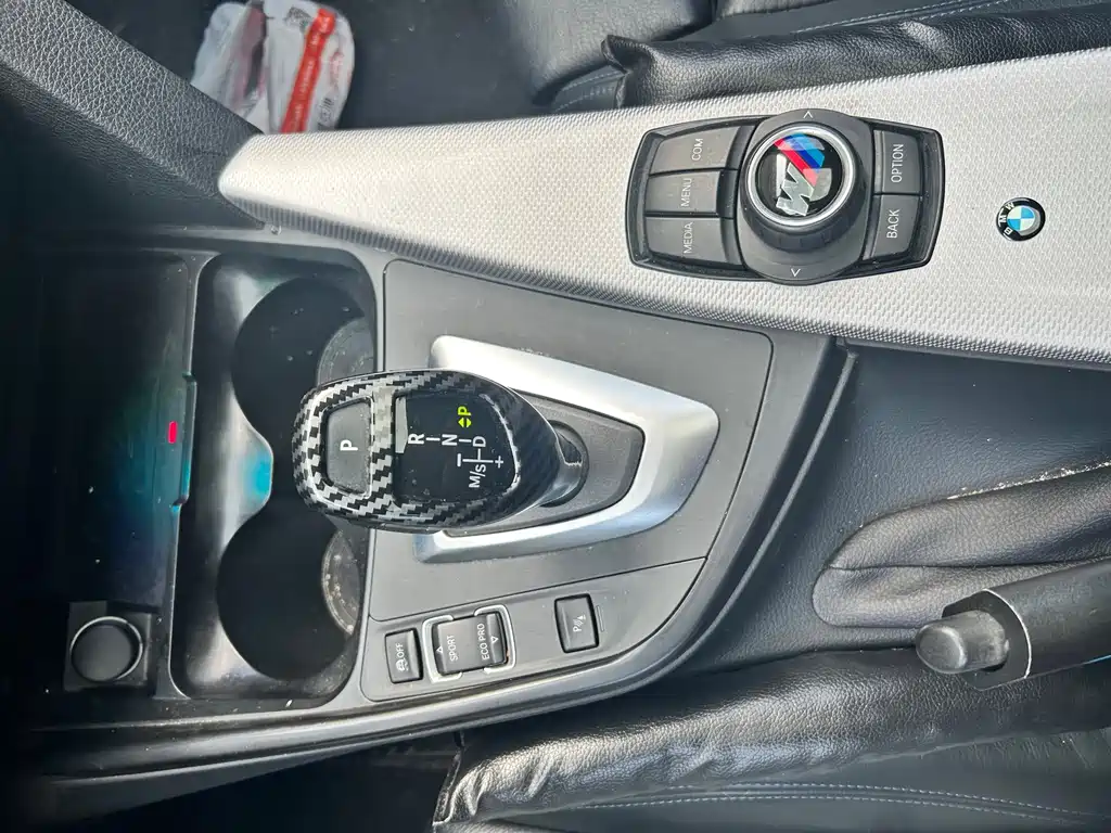 BMW 3 Series 2019 — фото 15