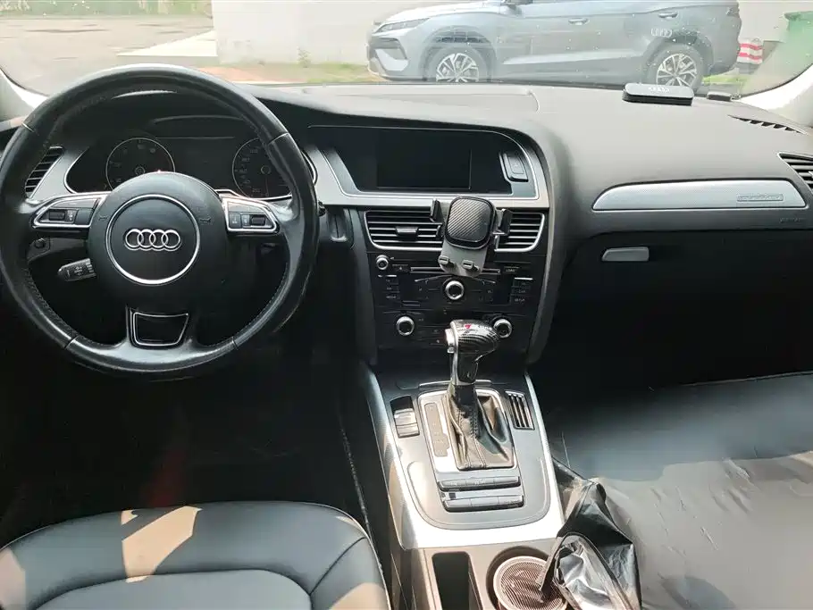 Audi A4L 2014 — фото 12