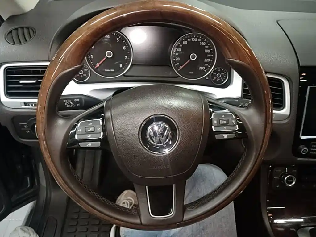 Volkswagen Touareg 2014 — фото 11