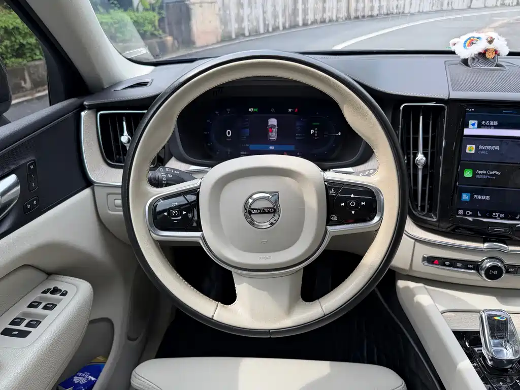 Volvo XC60 PHEV 2022 — фото 10