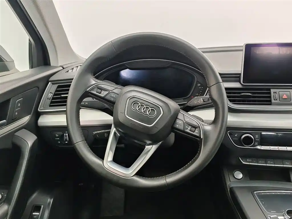 Audi Q5L 2020 — фото 11