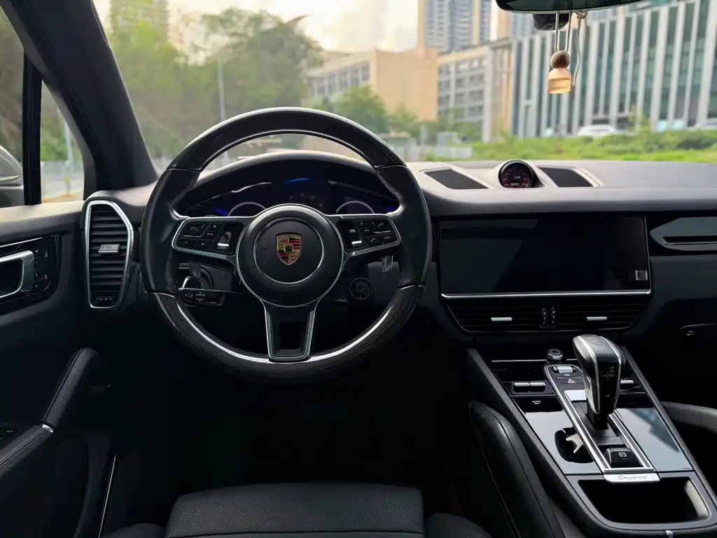 Porsche Cayenne 2022 — фото 15
