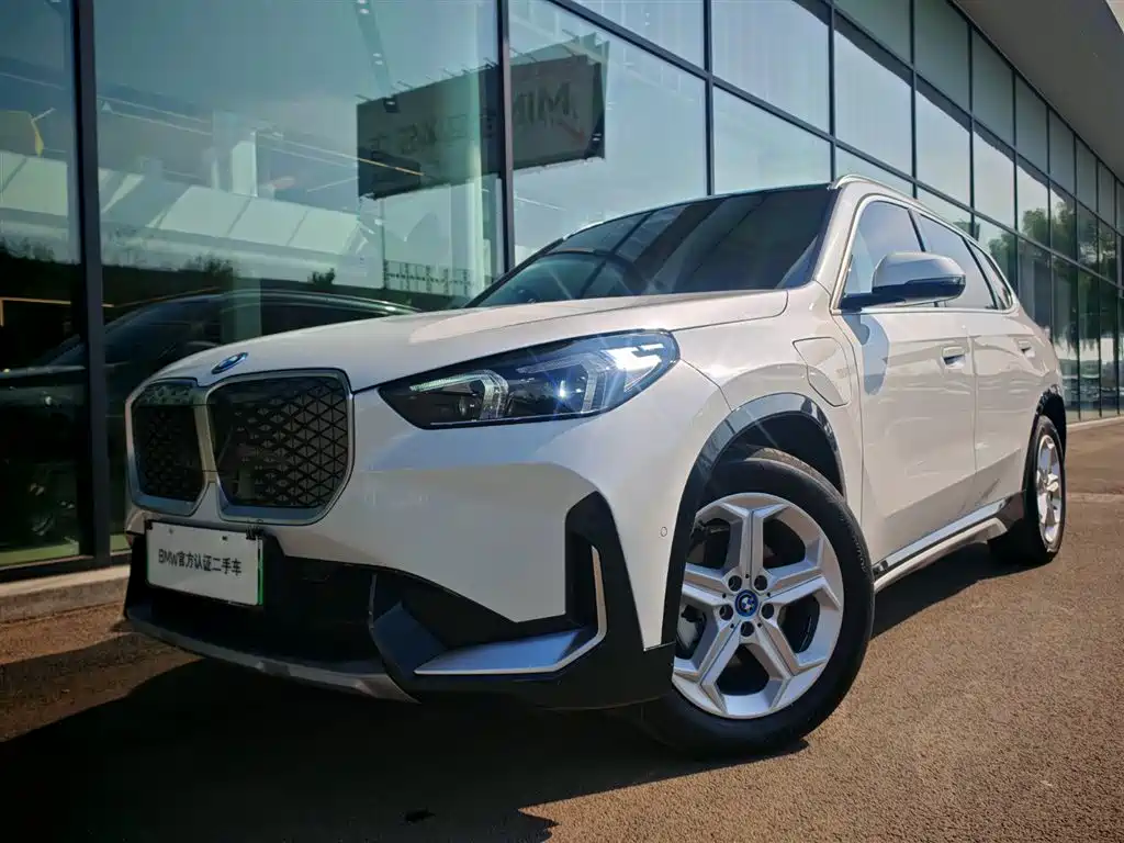 BMW iX1 2025