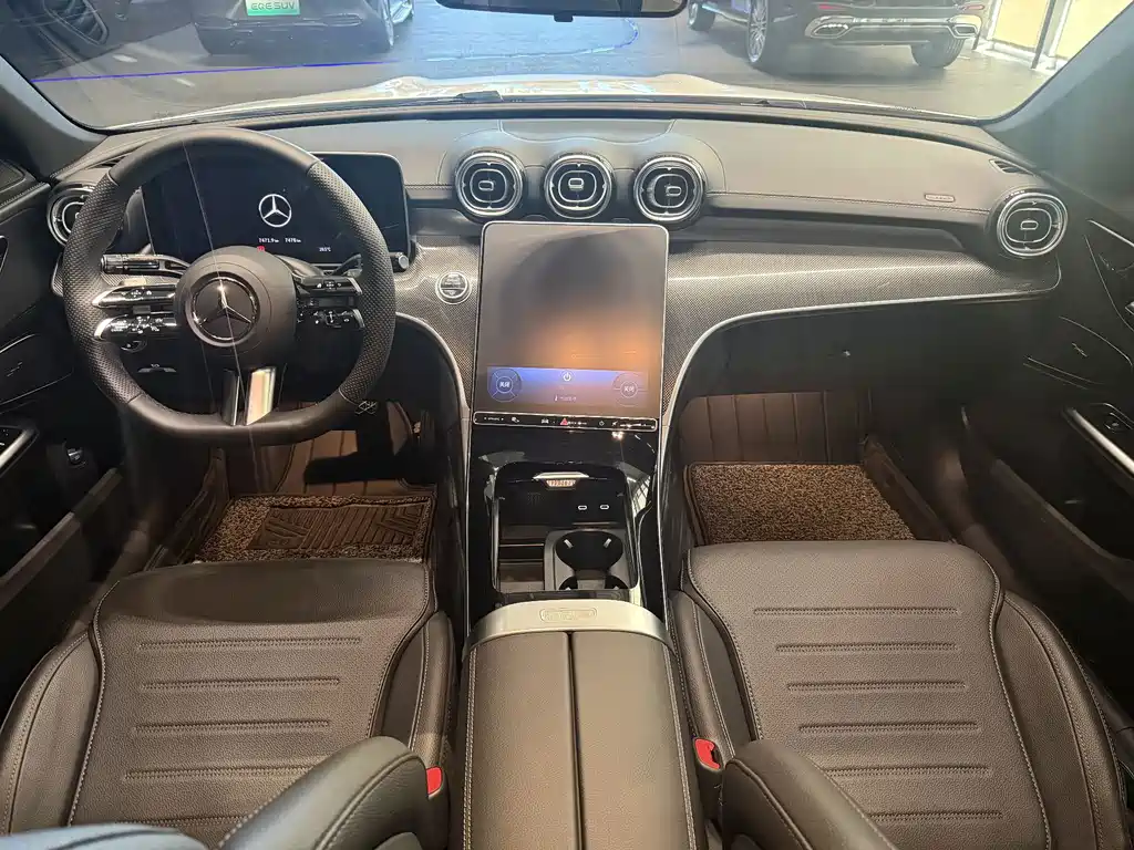 Mercedes-Benz C-Class 2025 — фото 12