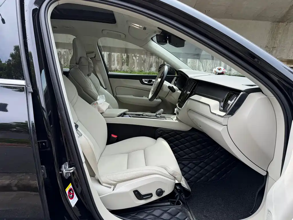 Volvo XC60 PHEV 2022 — фото 20