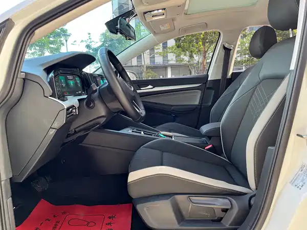 Volkswagen Golf 2021
