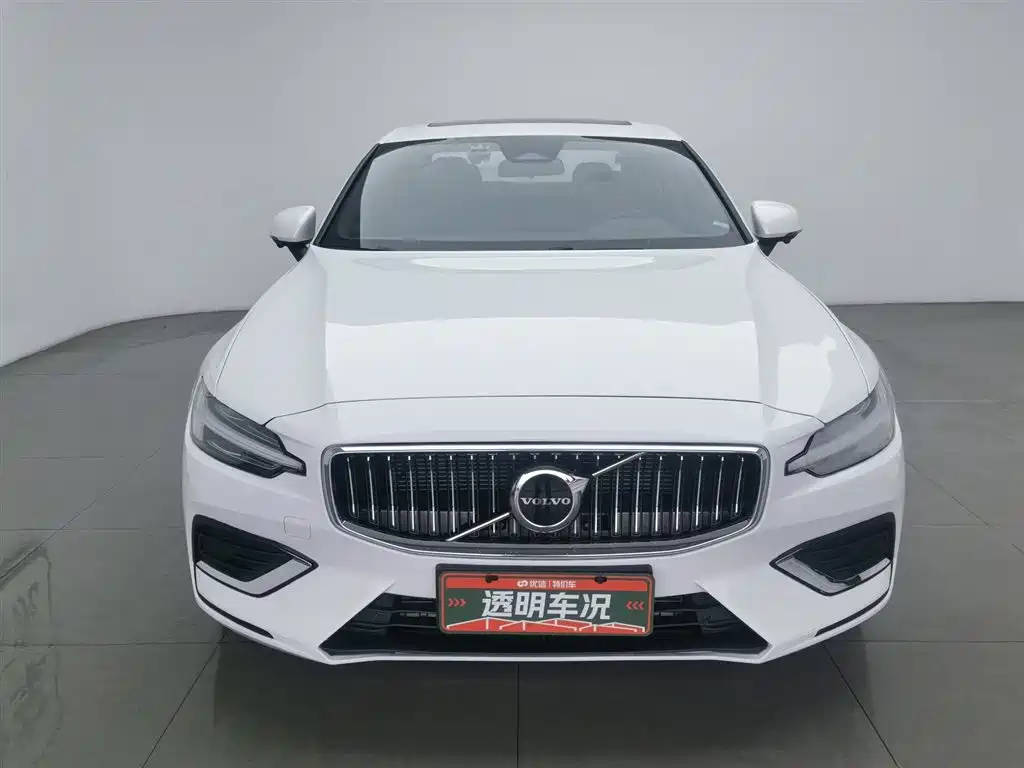 Volvo S60 2023 — фото 3