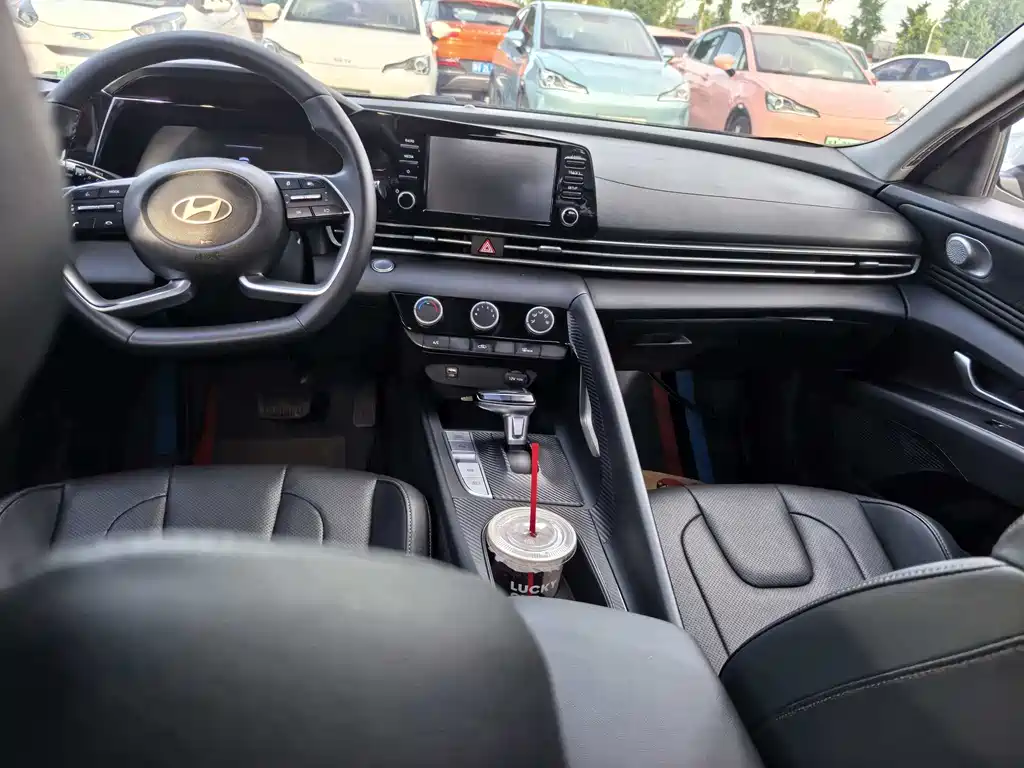 Hyundai Elantra 2023
