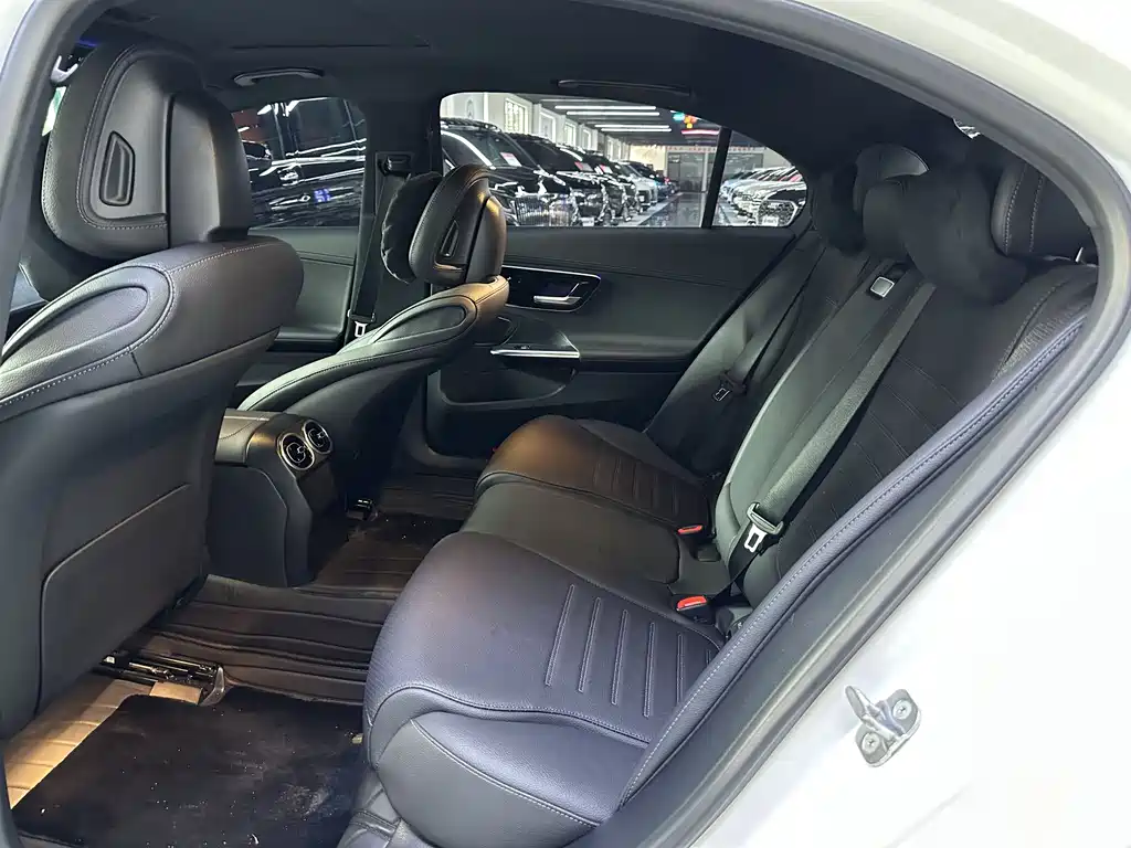 Mercedes-Benz C-Class 2024