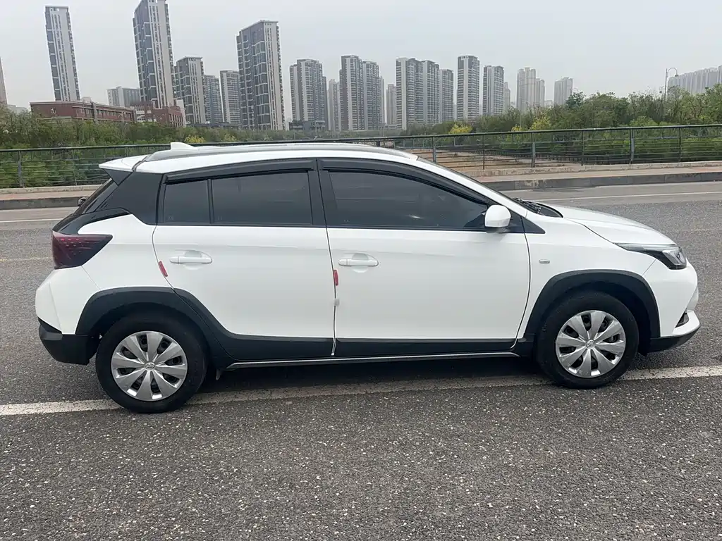 Toyota Yaris L 2022 — фото 6