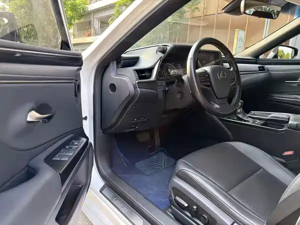 Lexus ES 2018