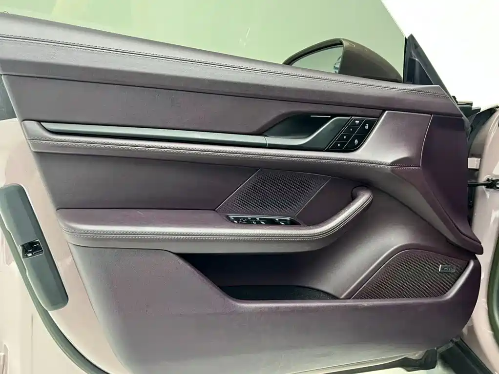 Porsche Taycan 2024 — фото 19