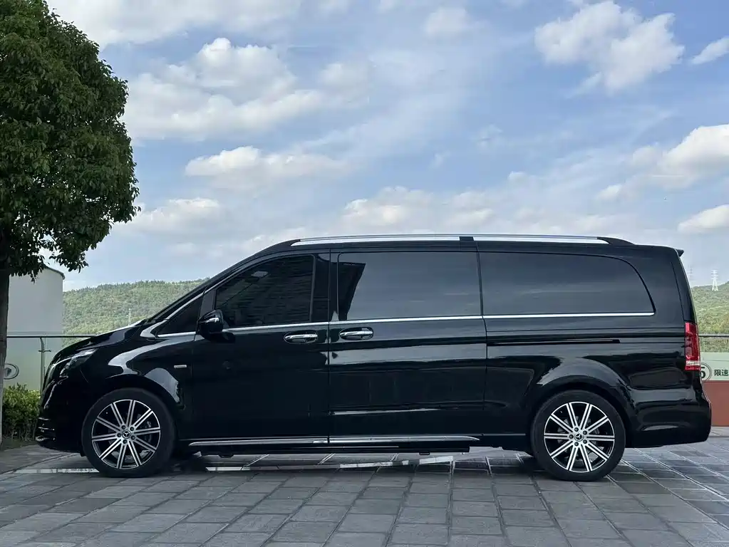 Mercedes-Benz V-Class 2023 — фото 7
