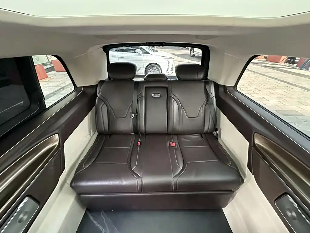 Mercedes-Benz V-Class 2023 — фото 24