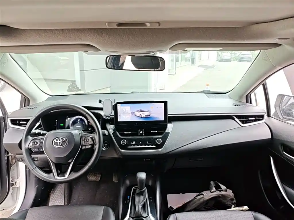 Toyota Corolla 2025 — фото 10