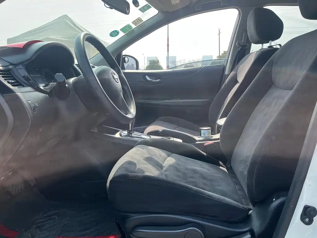 Nissan Tiida 2015