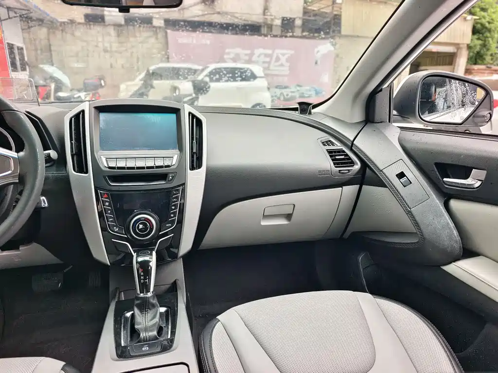 Luxgen U6 2014